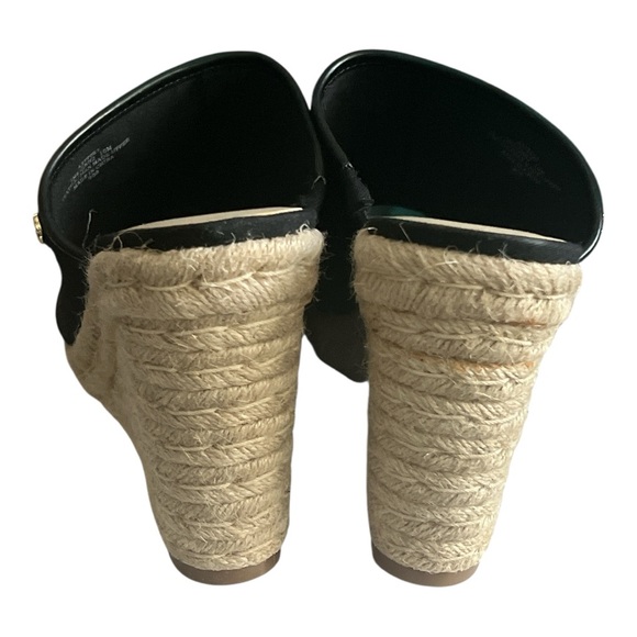 Isaac Mizrahi Black and Tan Wedge Sandals Size 10 - Picture 4 of 7